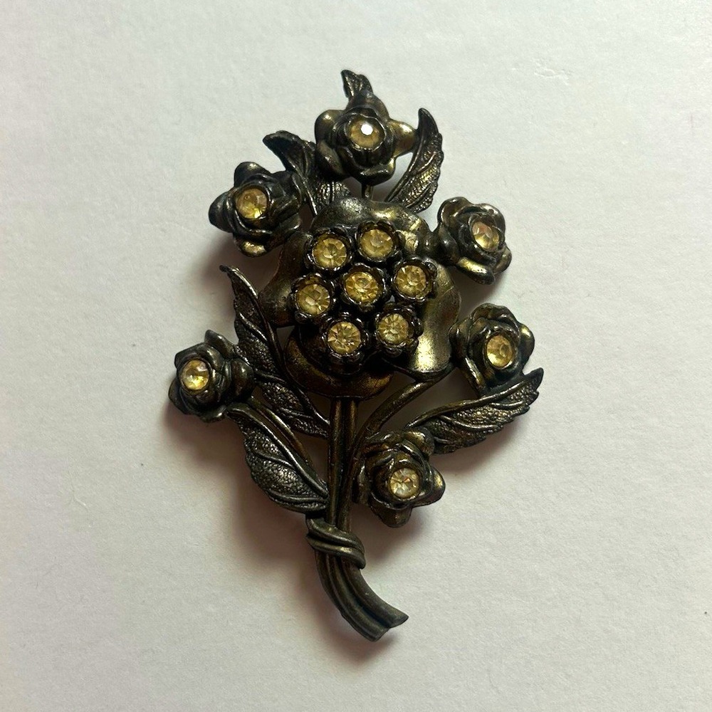 Silver Tone Flower Brooch Pin - Metal with Gold Tone Accents - Floral Theme